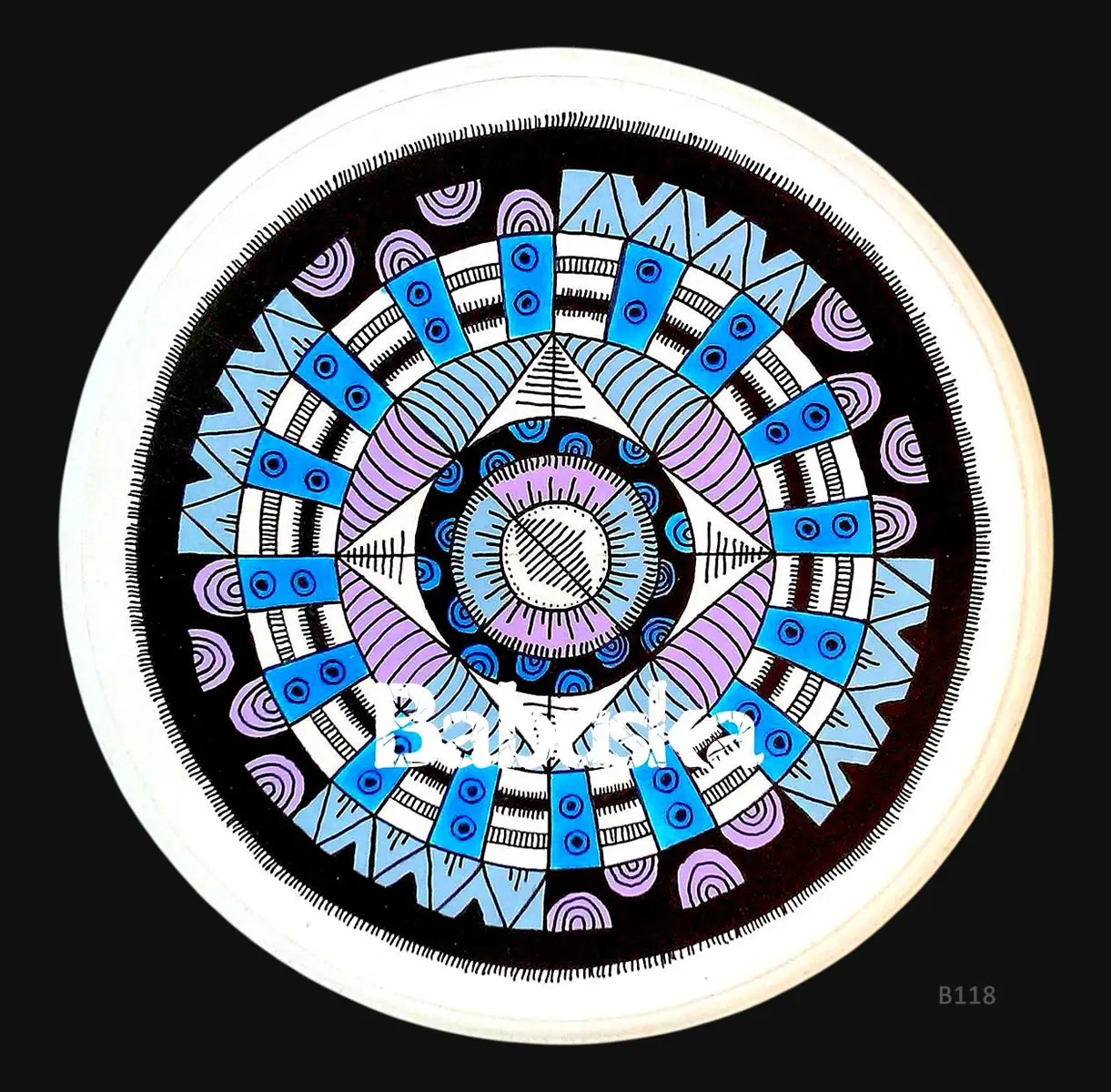 Mandala dibujada a mano alzada sobre madera Babuska B118