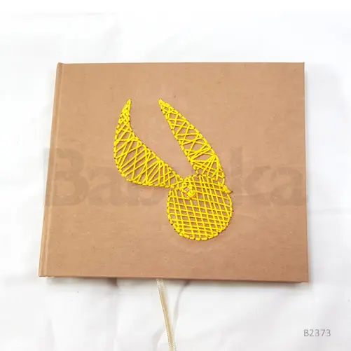 Cuaderno Snitch Dorada con bordado a mano Babuska B2373
